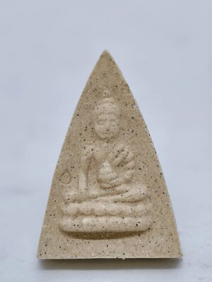 พระพุทโธน้อย รุ่นสร้างบารมี คุณแม่บุญเรือน โตงบุญเติม เนื้อผงพุทธคุณ วัดสารนารถธรรมาราม ปี2559 AC1742