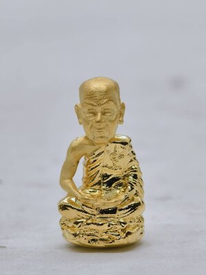 หลวงปู่นิ่ม วัดพุทธมงคล จังหวัดสุพรรณบุรี รูปหล่อเบ้าทุบ รุ่นแรก ปี 66 AC1745