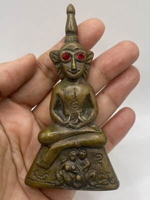 หลวงพ่อเมียน กัลยาโณ วัดบ้านจะเนียงวนาราม จ.บุรีรัมย์ พ่องั่ง รุ่นนะลุ่มหลง (ขนาดสูง9.6 X 4.7 ซม.) KM029