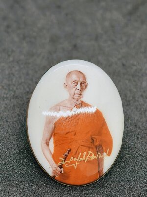 หลวงพ่อคูณ วัดบัลลังก์ รุ่น พุทธานุภาพ รุ่นแรก หลังทองเหลือง ยันต์เกราะเพชร AC1086