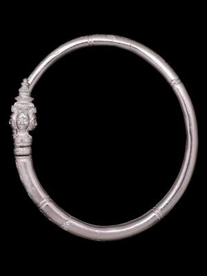 กำไลไม้ครู รุ่น เหนือดวง พลิกชีวิต พ่อท่านพรหม วัดบ้านสวน จังหวัดพัทลุง