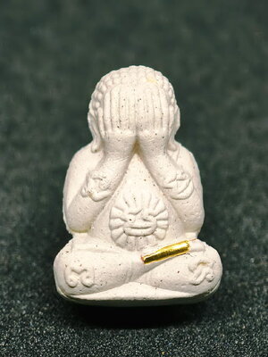 หลวงปู่หมุน วัดบ้านจาน จังหวัดศรีสะเกษ ปิดตา ชนะมาร ตะกรุดทองคำ (KA1058)