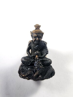 หลวงปู่บุญมี วัดบ้านกลุ่มยโส พ่อปู่ฤาษีนารอด ประทับพญานาค โชคลาภ บารมี แคล้วคลาด (KA611)