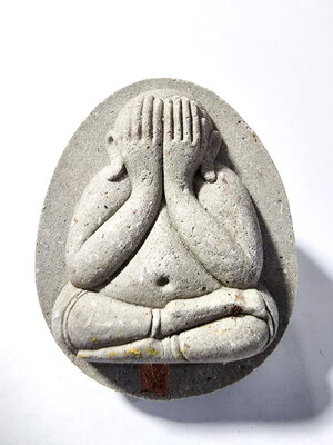 หลวงพ่อพัฒน์ วัดห้วยด้วน พระผงปิดตา รุ่น จัมโบ้3รวยเงินล้าน (KA315)