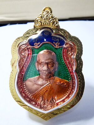 หลวงพ่อพัฒน์ วัดห้วยด้วน รุ่น รวยพัฒนมงคล 100 ปี พร้อมเลี่ยมไมครอน (AB6264)