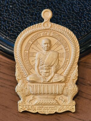 หลวงพ่อโปร่ง วัดถ้ำพรุตะเคียน เหรียญหลังเทวดา สร้างบารมี ชุบทอง KA3629