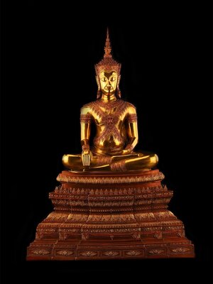 พระพุทธรูป พิมพ์ทรงเครื่องใหญ่อยุธยา มงคลชีวิตพิชิตมาร ลานอิสรภาพ 109 อ่างทอง