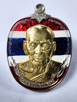 หลวงพ่อพัฒน์ วัดห้วยด้วน นครสวรรค์ รวยเหนือดวง ธงชาติ ยกหน้ากาก ชุบทองคำแท้ (KA822)