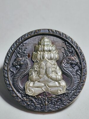 หลวงปู่มหาศิลา วัดพระธาตุหมื่นหิน พระปิดตาพังพระกาฬ หลัง พระพิฆเนศบันดาลโชค นวะโลหะหน้ากากเงิน KA2439